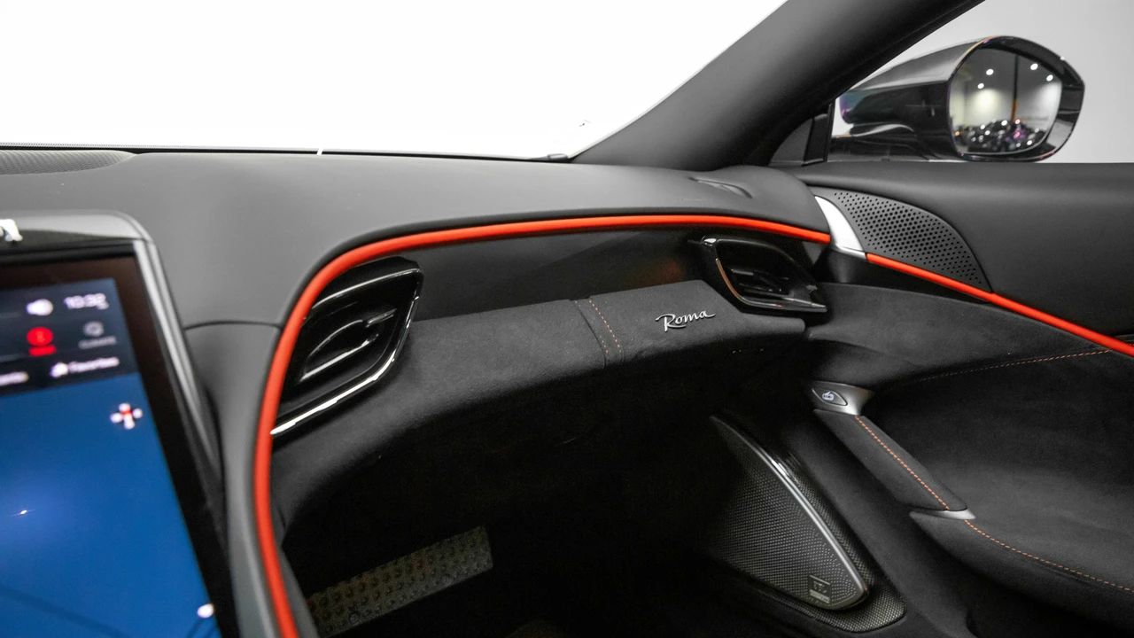 2021 Ferrari Roma - Image 27 of 31