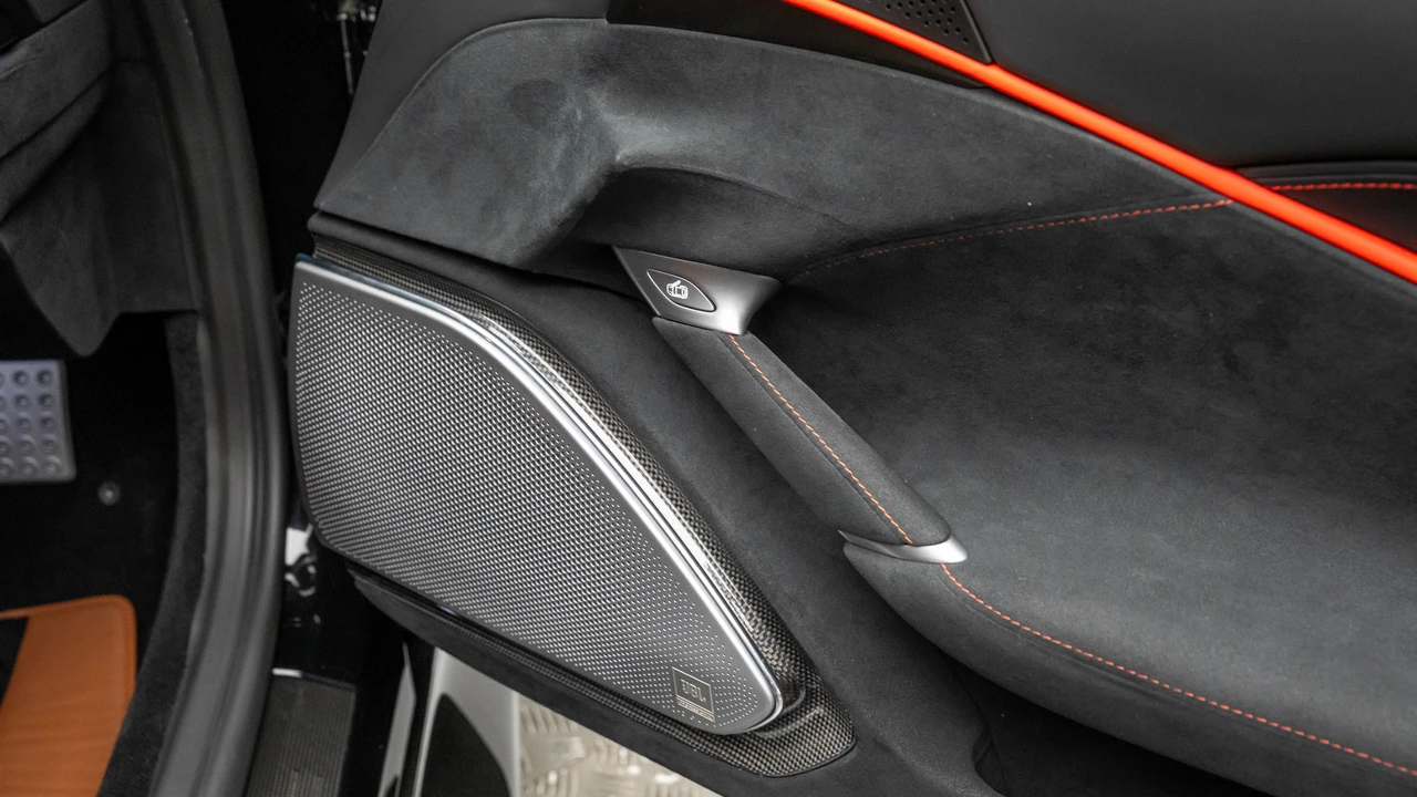 2021 Ferrari Roma - Image 29 of 31