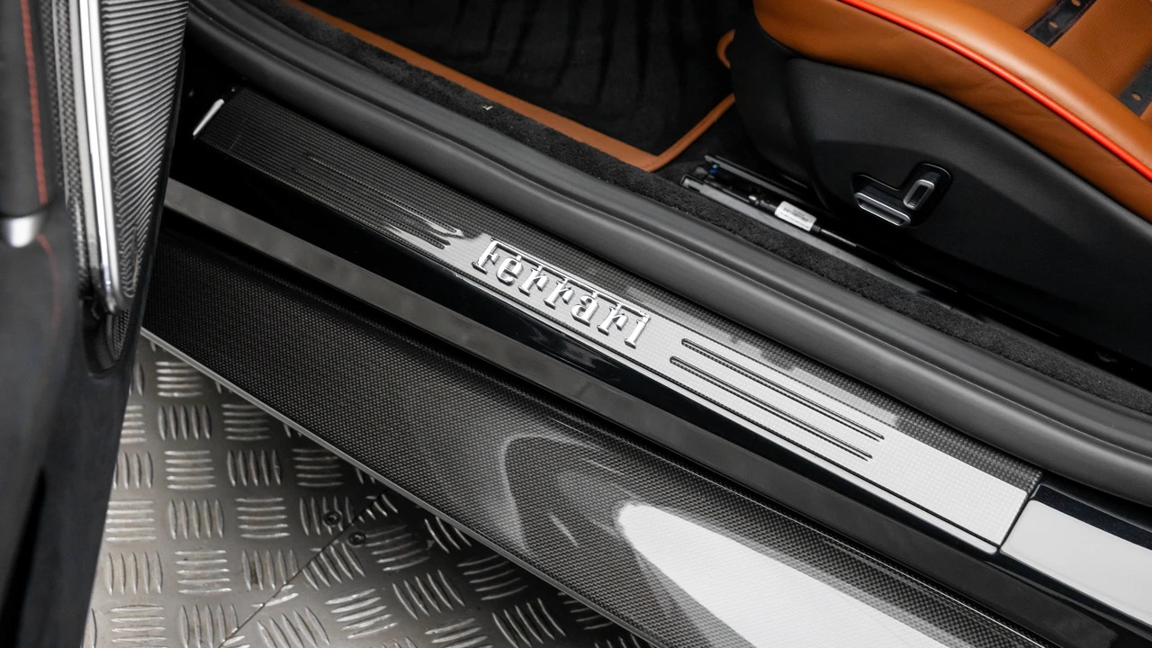 2021 Ferrari Roma - Image 15 of 31