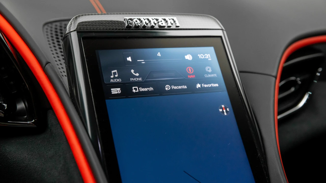 2021 Ferrari Roma - Image 25 of 31