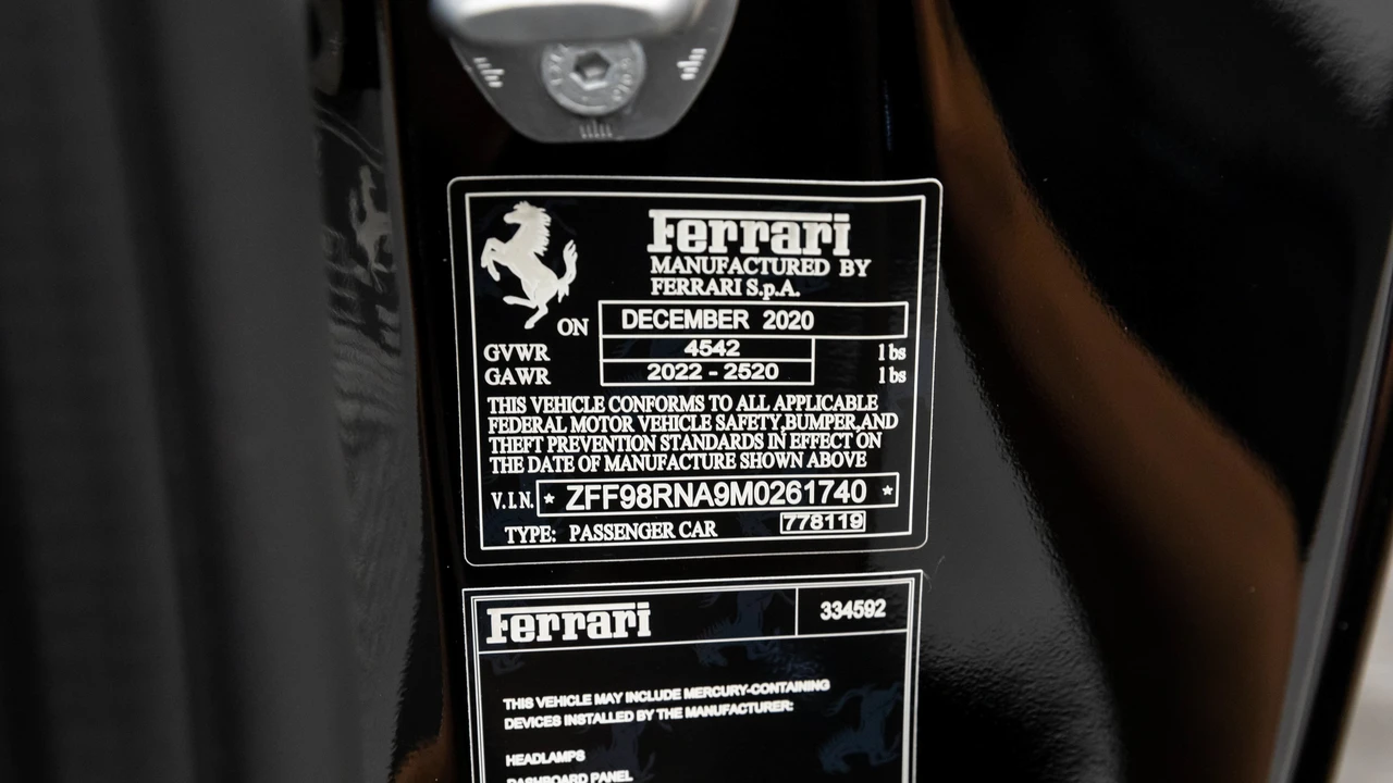 2021 Ferrari Roma - Image 17 of 31