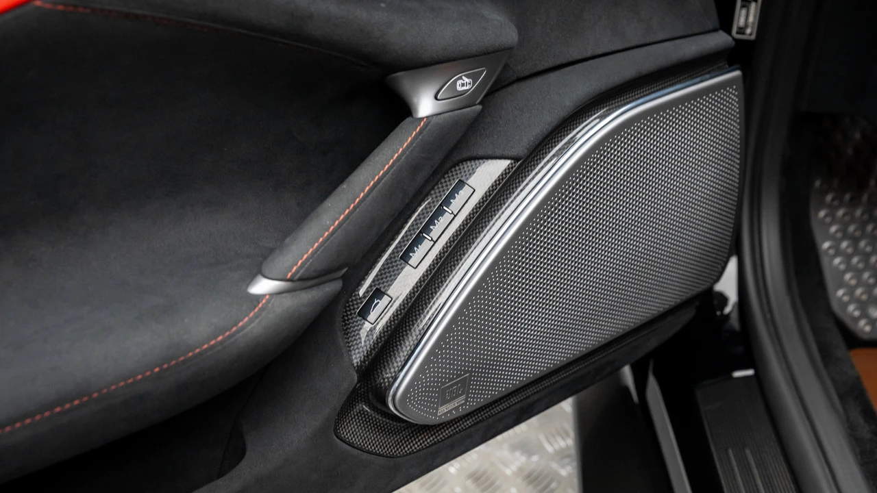 2021 Ferrari Roma - Image 13 of 31