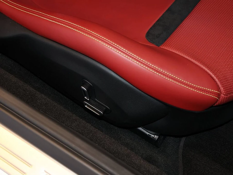 2021 Ferrari Roma - Image 19 of 31