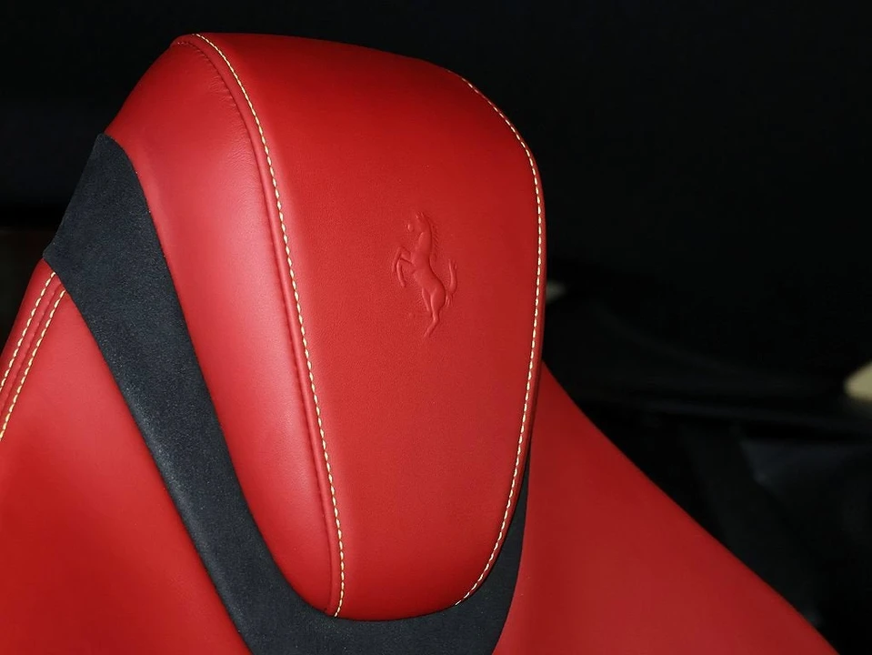 2021 Ferrari Roma - Image 25 of 31