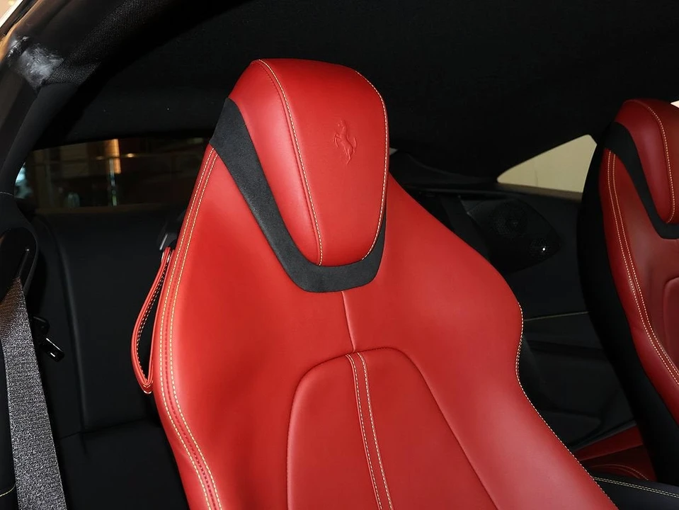 2021 Ferrari Roma - Image 24 of 31