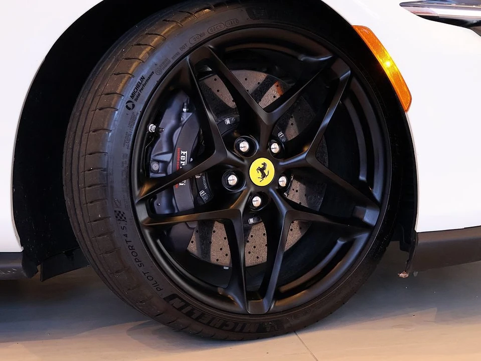 2021 Ferrari Roma - Image 7 of 31