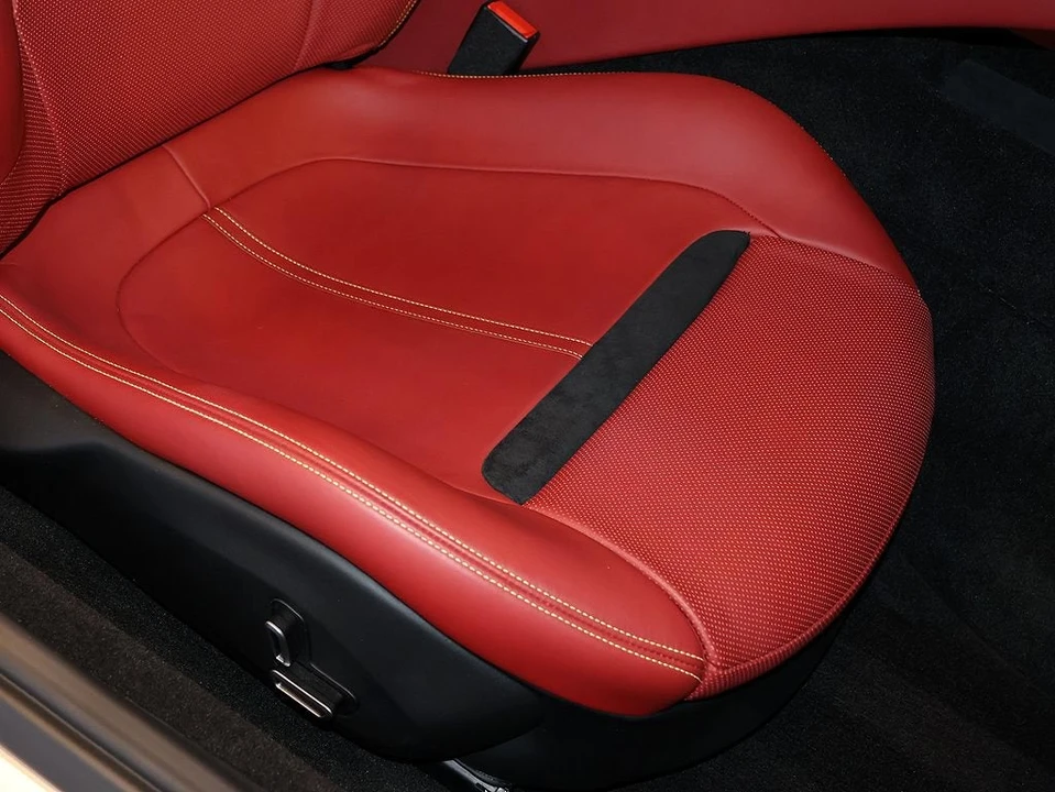 2021 Ferrari Roma - Image 20 of 31