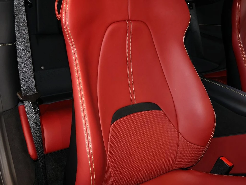 2021 Ferrari Roma - Image 23 of 31
