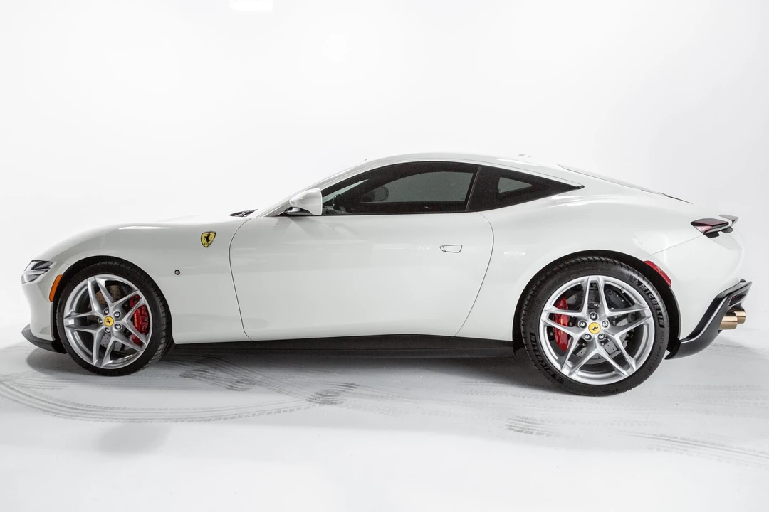 2021 Ferrari Roma - Image 14 of 31