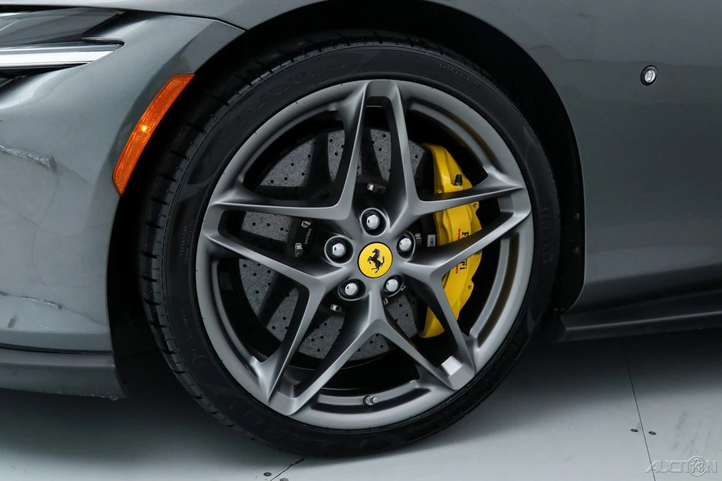 2021 Ferrari Roma - Image 14 of 21