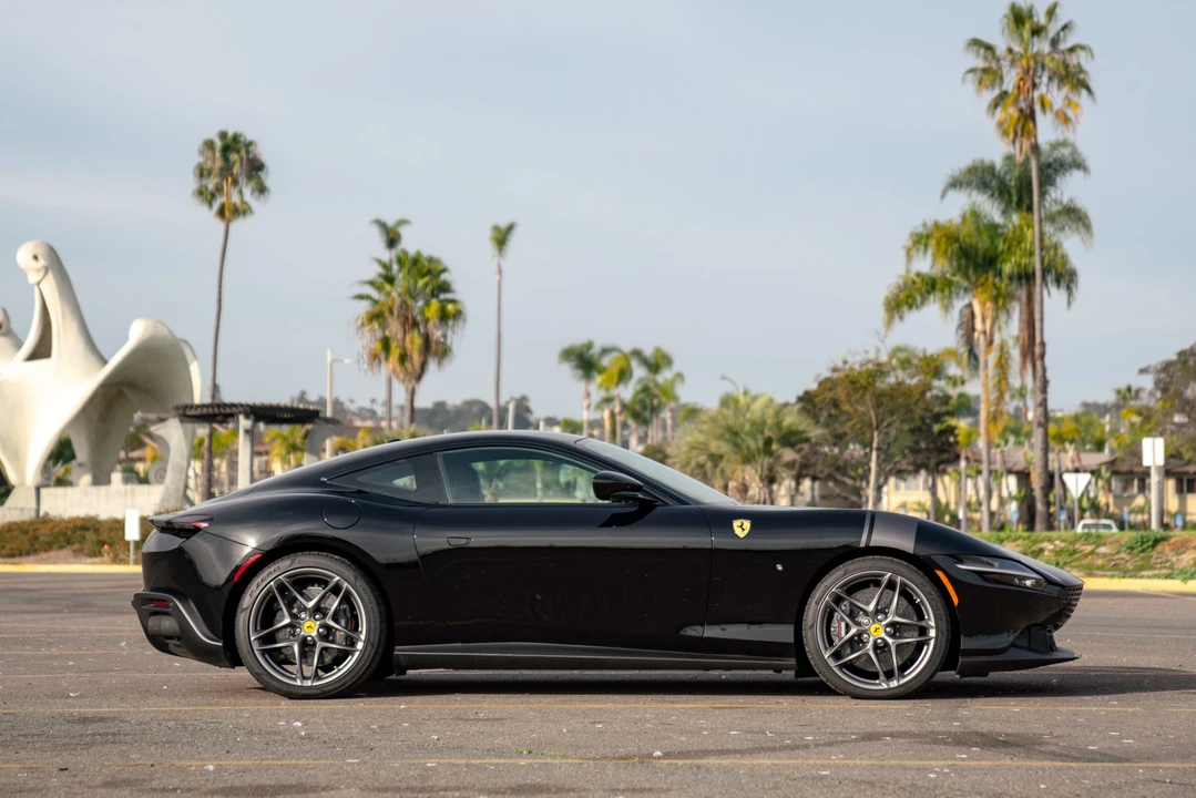 2021 Ferrari Roma - Image 18 of 31