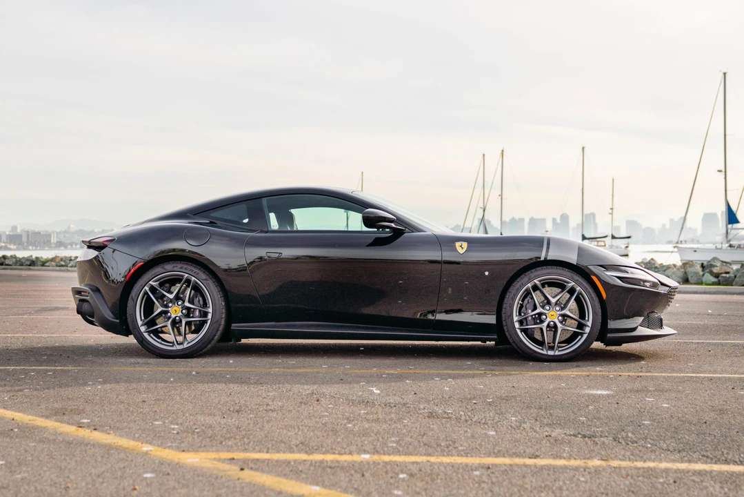 2021 Ferrari Roma - Image 17 of 31