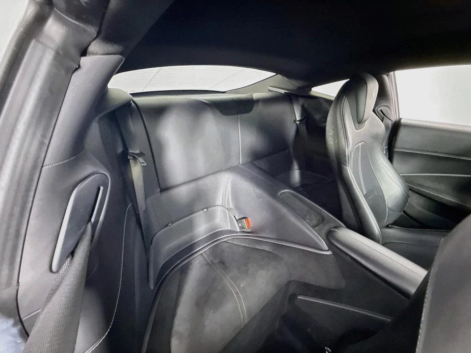 2021 Ferrari Roma - Image 27 of 31