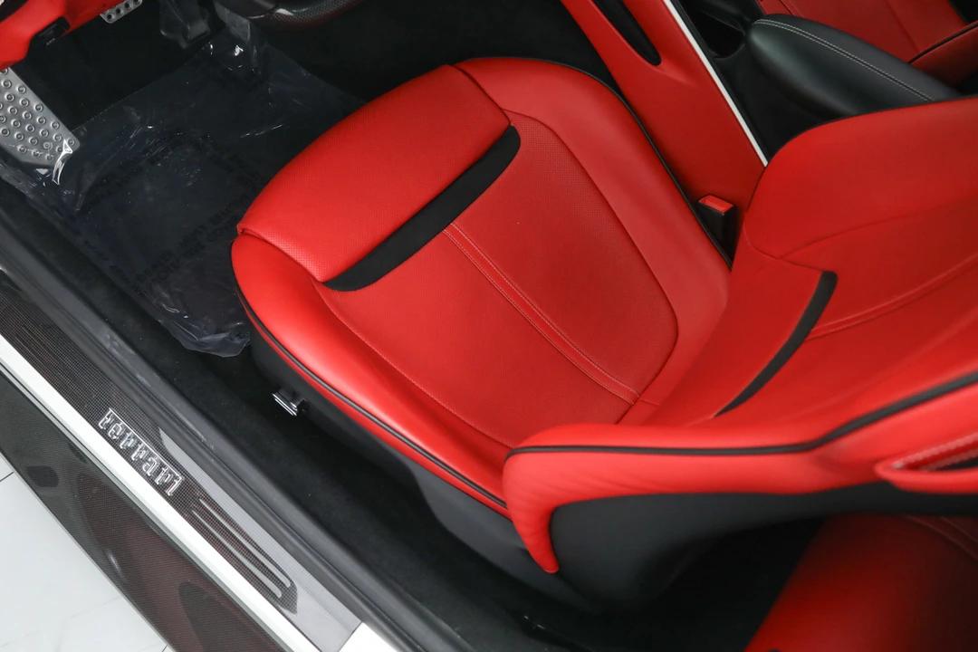 2021 Ferrari Roma - Image 27 of 31