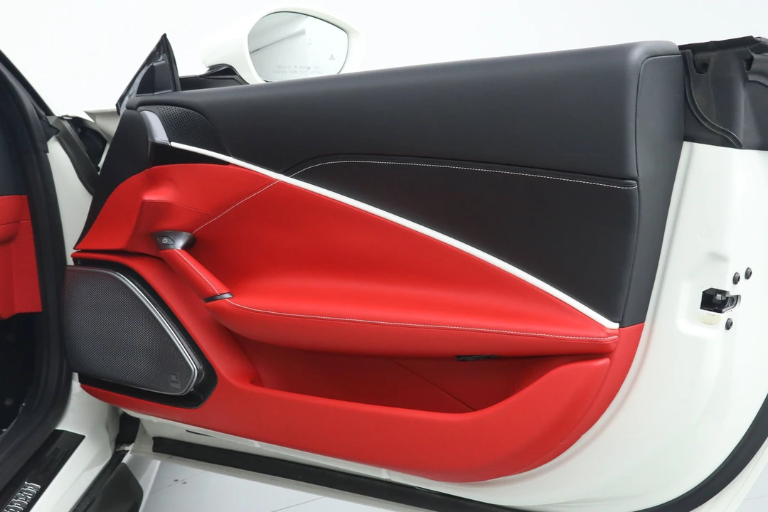 2021 Ferrari Roma - Image 19 of 31