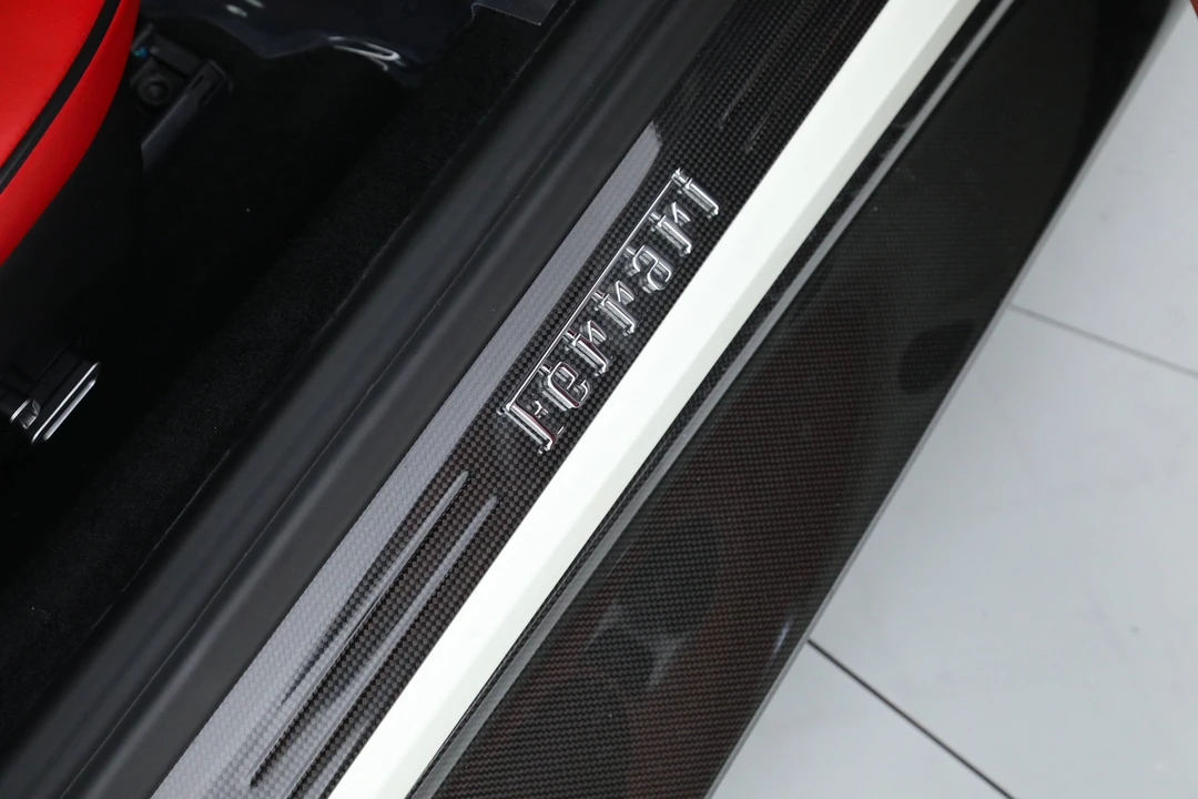2021 Ferrari Roma - Image 25 of 31