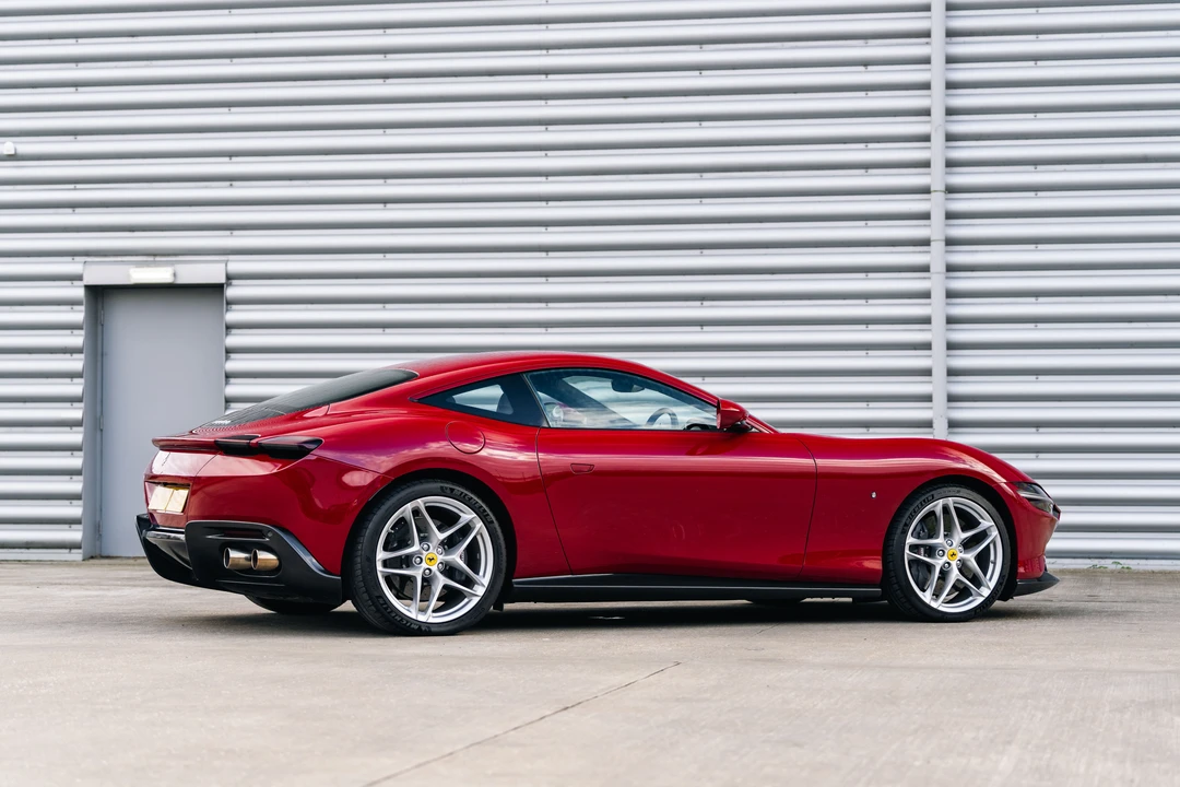2021 Ferrari Roma - Image 18 of 31