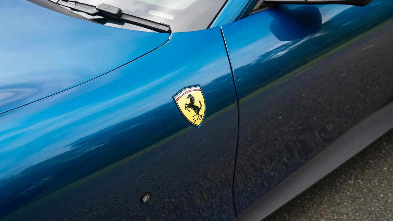 2021 Ferrari Roma - Image 28 of 31