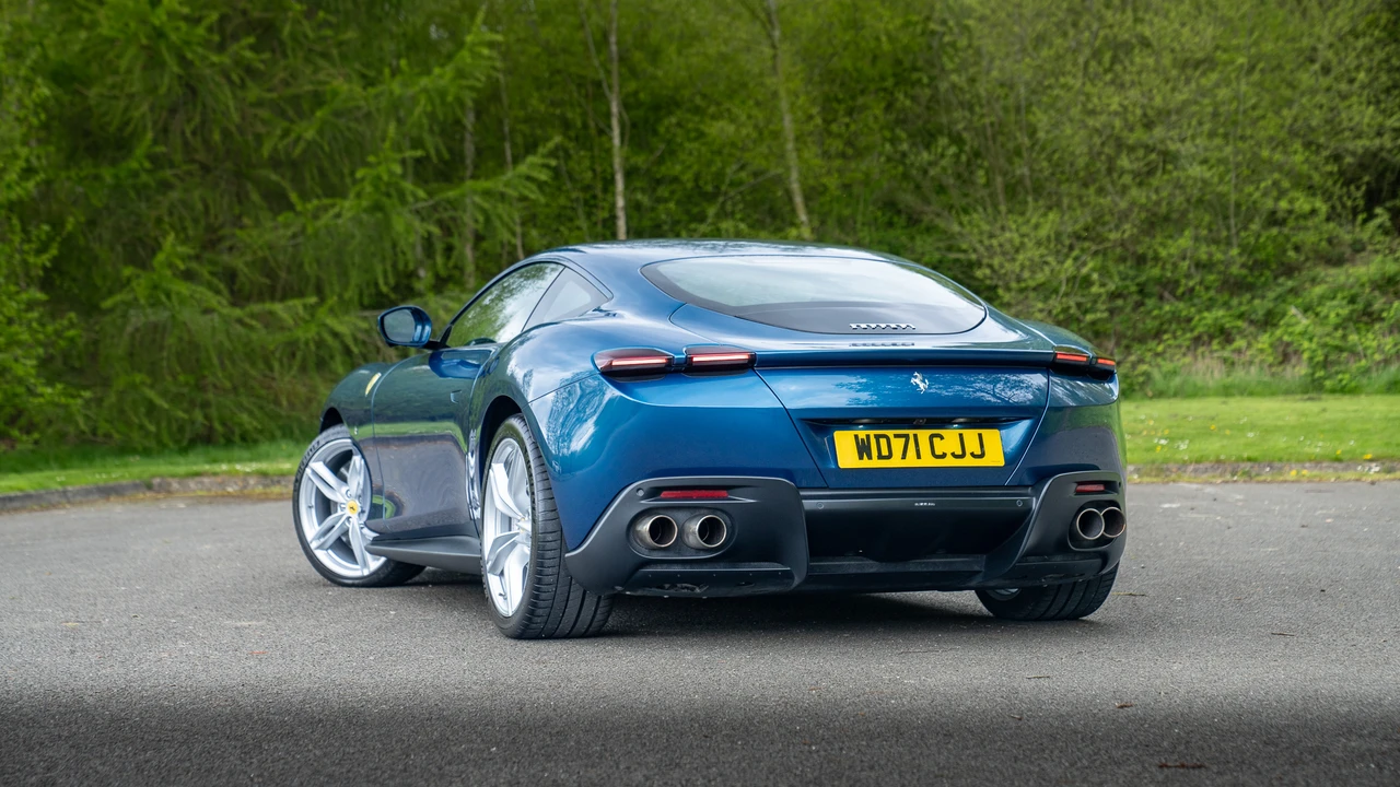 2021 Ferrari Roma - Image 12 of 31