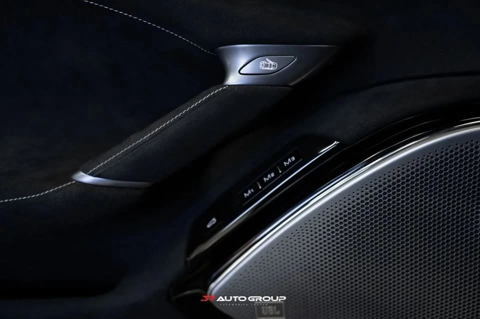 2021 Ferrari Roma - Image 15 of 19