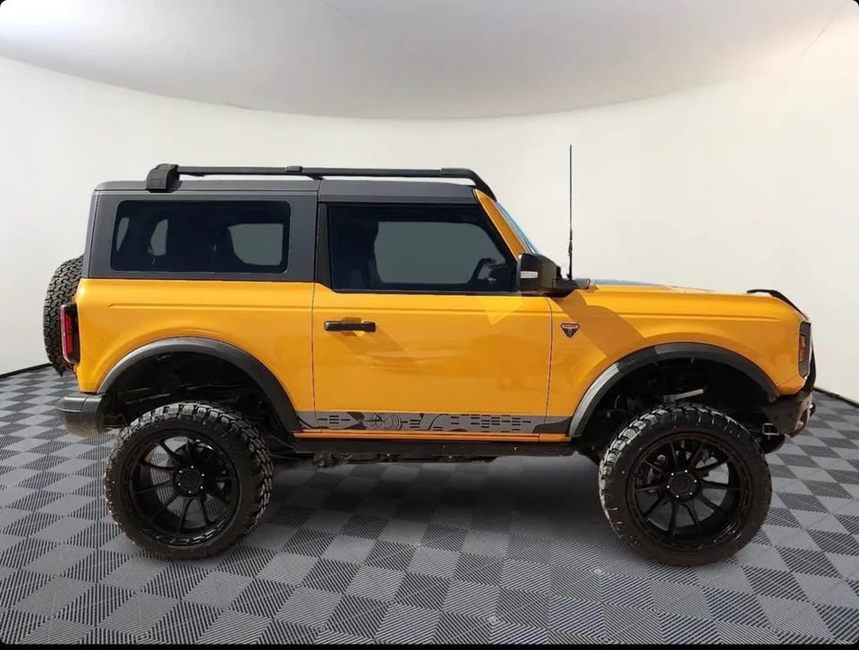 2021 Ford Bronco 6th Gen - Image 2 of 9