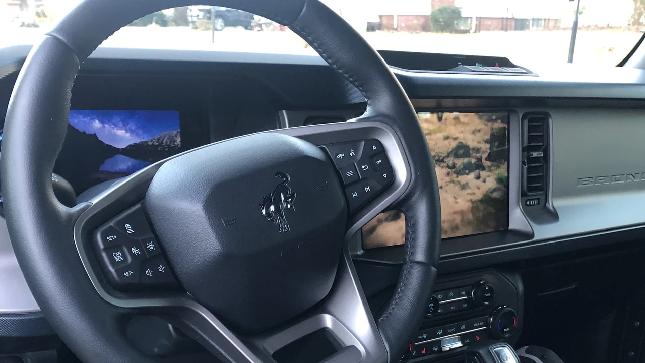 2021 Ford Bronco 6th Gen - Image 6 of 13