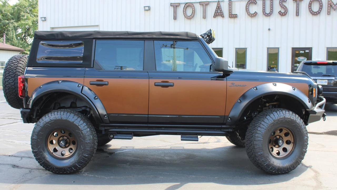 2021 Ford Bronco 6th Gen - Image 2 of 18