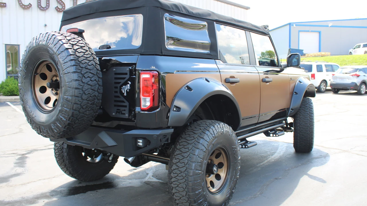 2021 Ford Bronco 6th Gen - Image 3 of 18