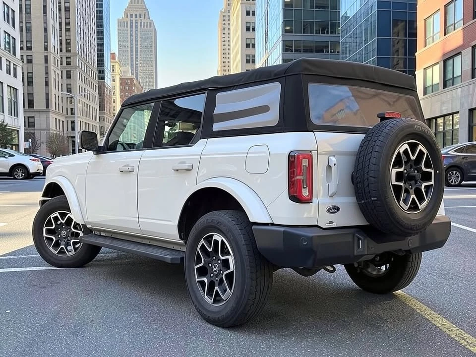 2021 Ford Bronco 6th Gen - Image 3 of 17