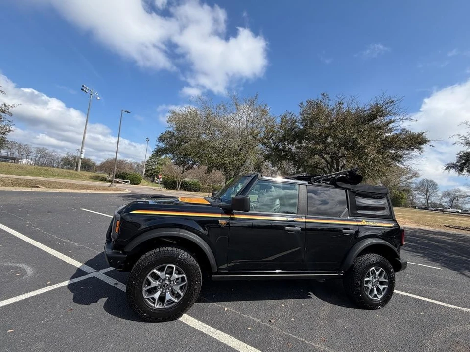 2021 Ford Bronco 6th Gen - Image 2 of 21