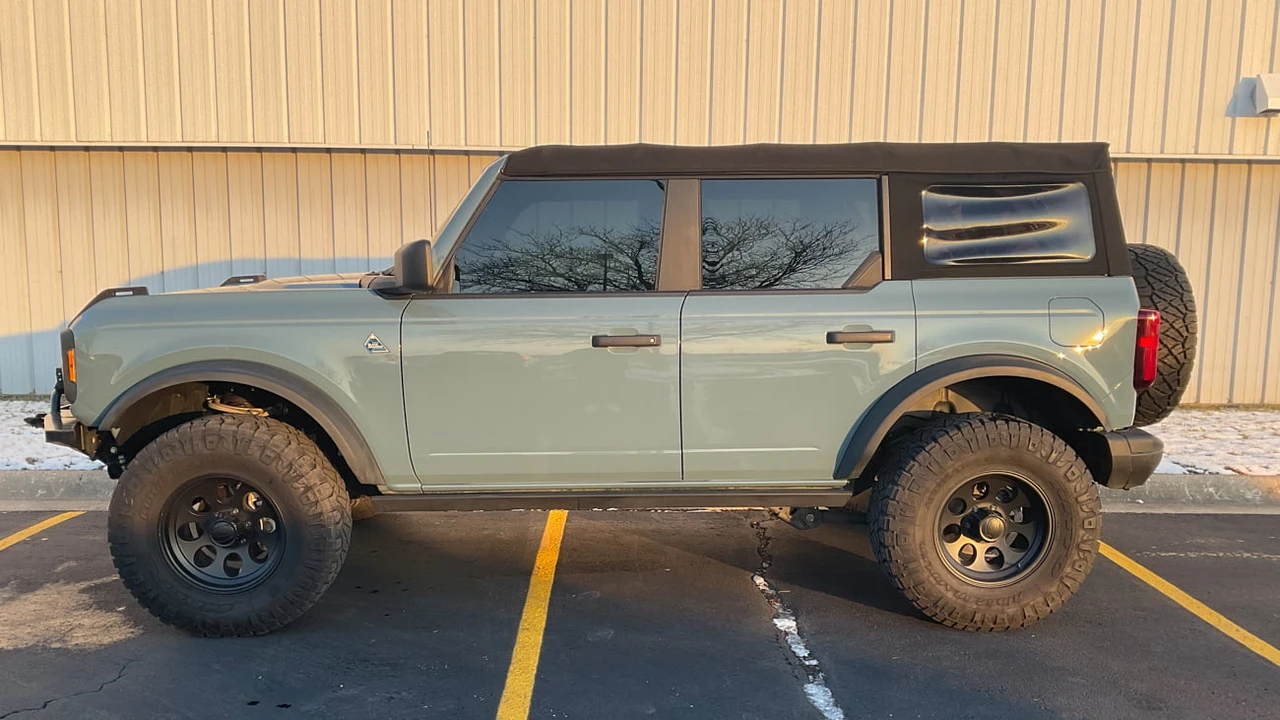 2021 Ford Bronco 6th Gen - Image 2 of 18