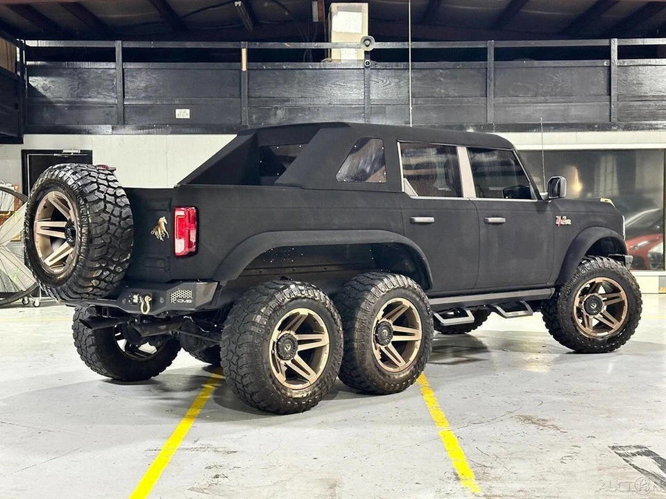 2021 Ford Bronco 6th Gen - Image 15 of 24