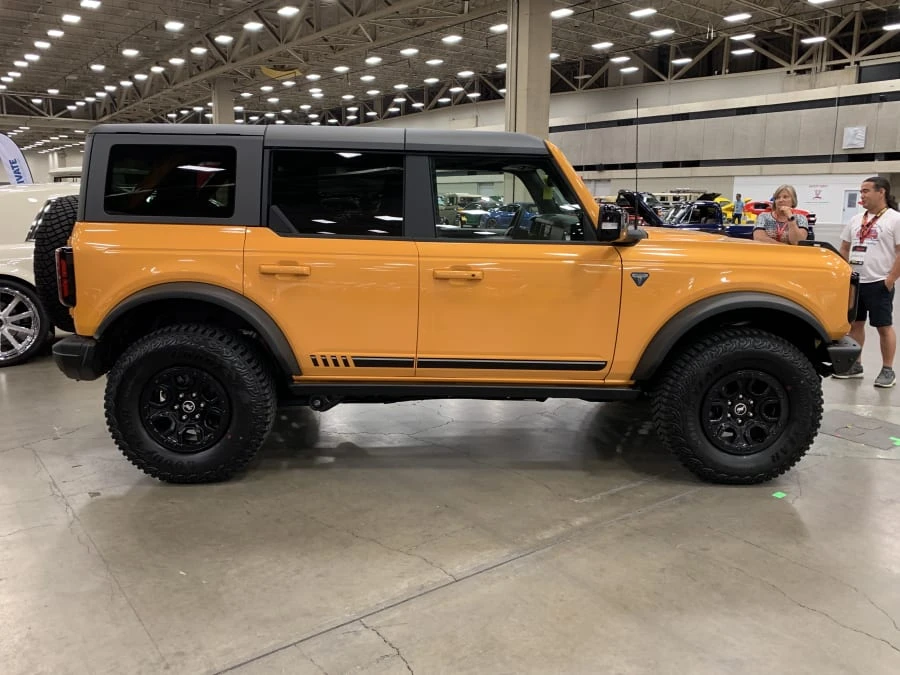 2021 Ford Bronco 6th Gen - Image 2 of 10