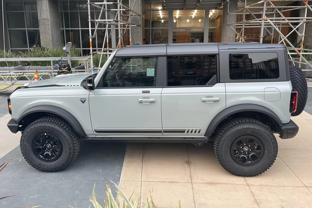 2021 Ford Bronco 6th Gen - Image 3 of 11
