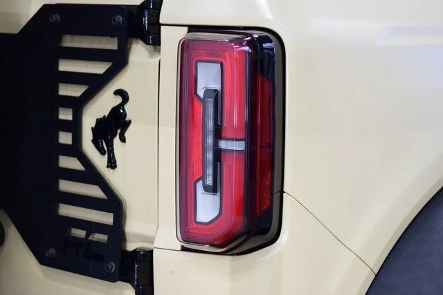 2021 Ford Bronco 6th Gen - Image 15 of 21