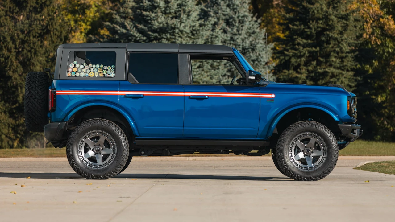 2021 Ford Bronco 6th Gen - Image 2 of 26