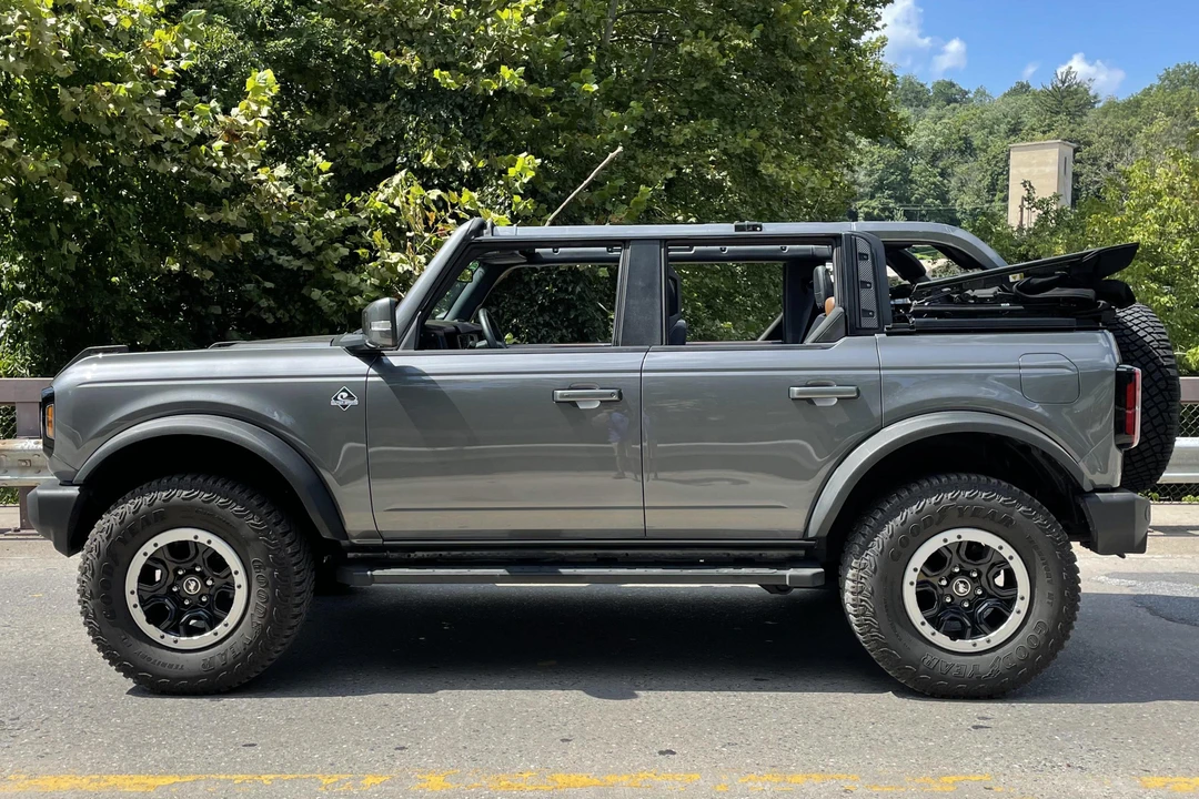 2021 Ford Bronco 6th Gen - Image 3 of 31