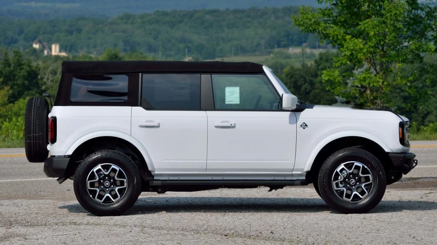 2021 Ford Bronco 6th Gen - Image 2 of 31