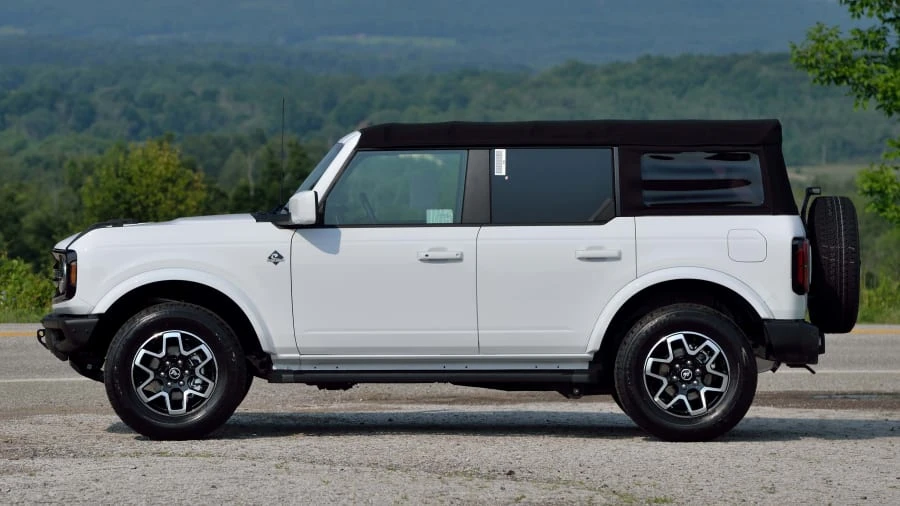 2021 Ford Bronco 6th Gen - Image 8 of 31