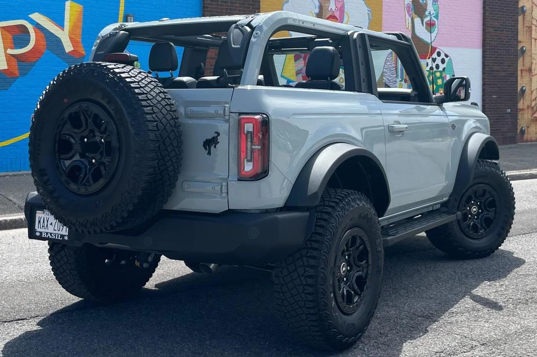 2021 Ford Bronco 6th Gen - Image 5 of 26