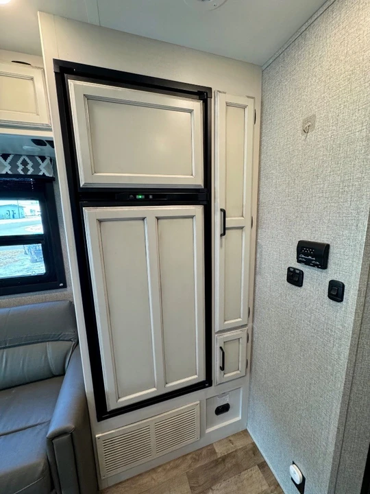 2021 Ford Econoline Van - Image 16 of 21
