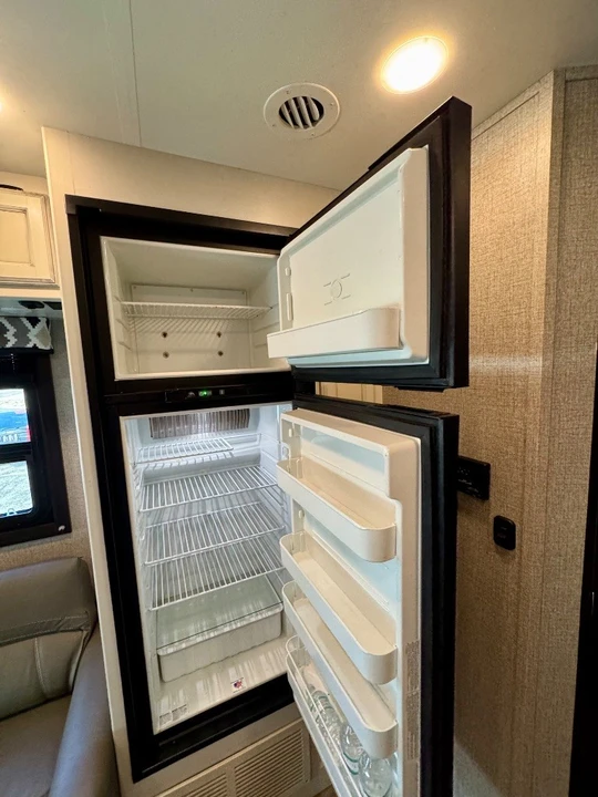 2021 Ford Econoline Van - Image 17 of 21
