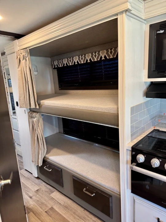 2021 Ford Econoline Van - Image 18 of 21
