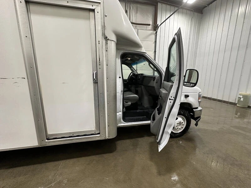 2021 Ford Econoline Van - Image 19 of 21