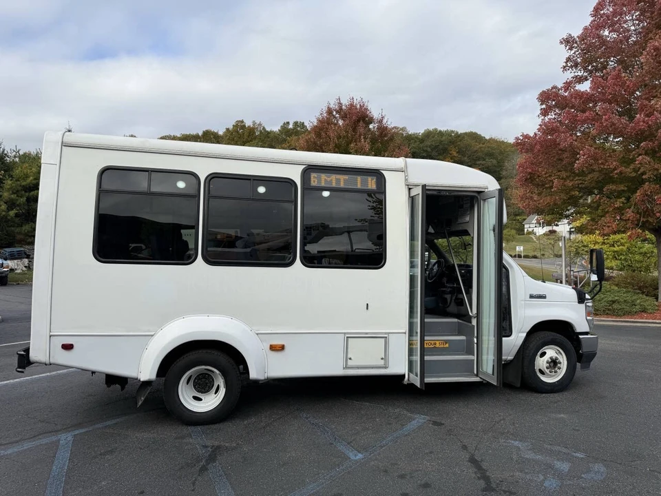 2021 Ford Econoline Van - Image 5 of 12
