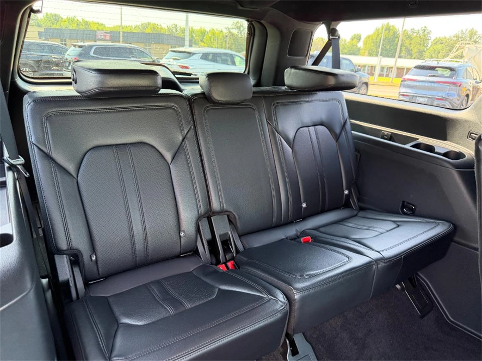 2021 Ford Expedition 4th Gen - Image 19 of 31