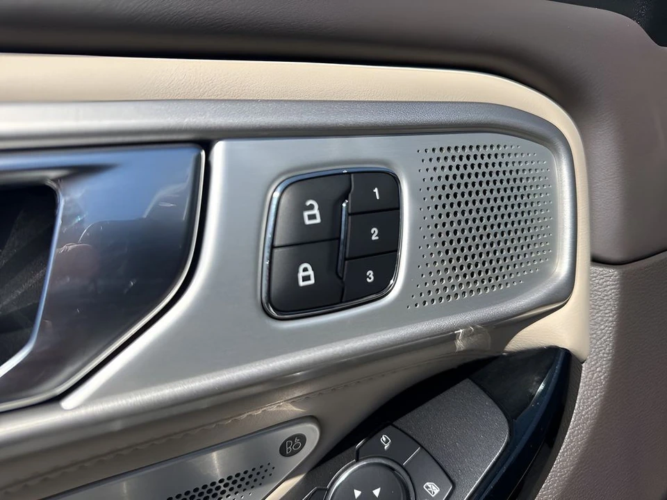 2021 Ford Explorer 6th Gen - Image 11 of 21