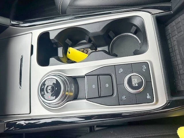 2021 Ford Explorer 6th Gen - Image 16 of 21