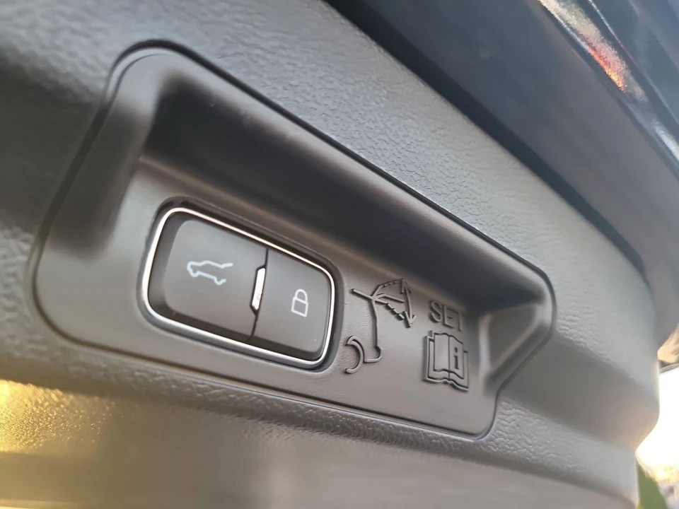 2021 Ford Explorer 6th Gen - Image 8 of 12
