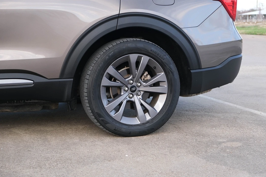 2021 Ford Explorer 6th Gen - Image 8 of 31